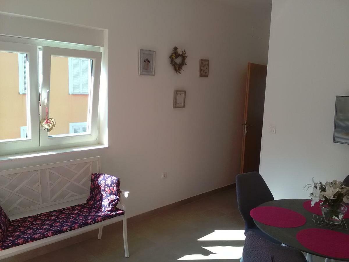 Villa Podvrsina1A Rosa Preko Esterno foto